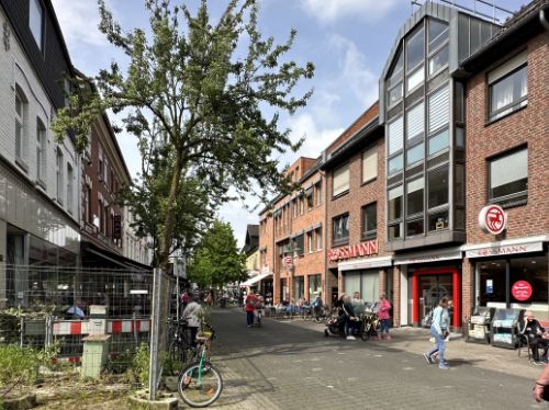 Bergische Landstraße Fußgängerzone im Mai 2023